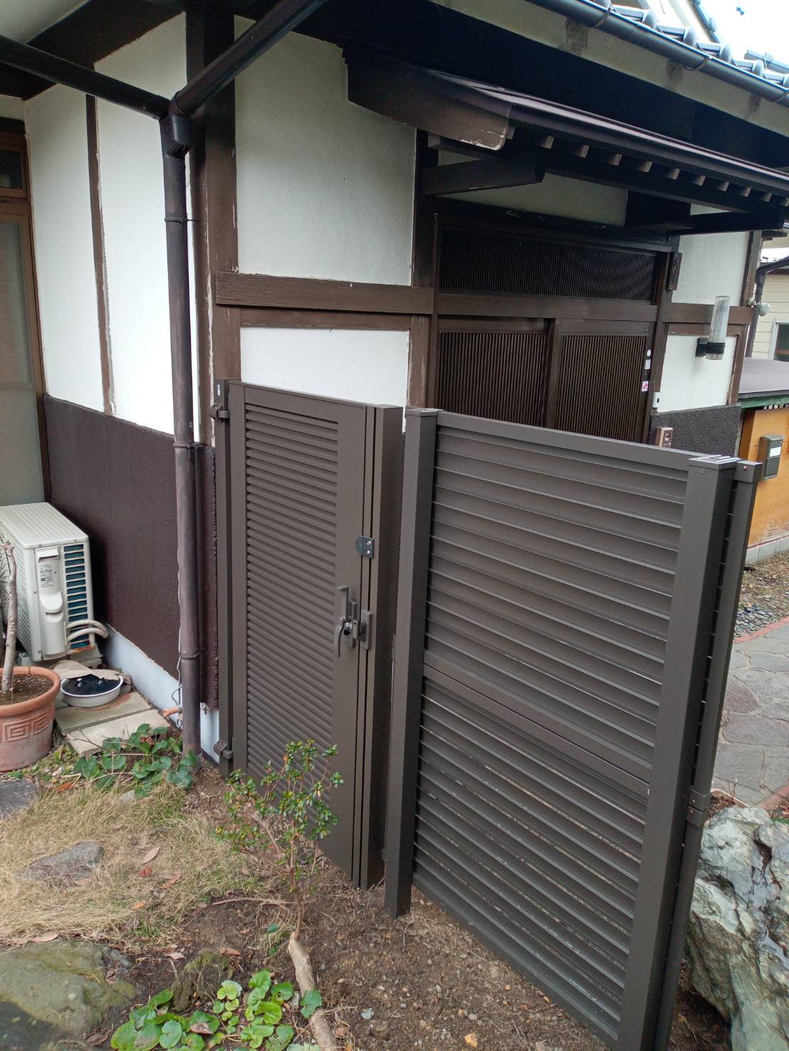 鳥取市にて門扉設置工事